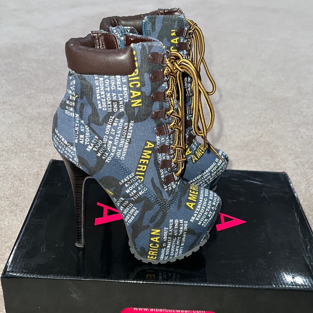 High heels boots